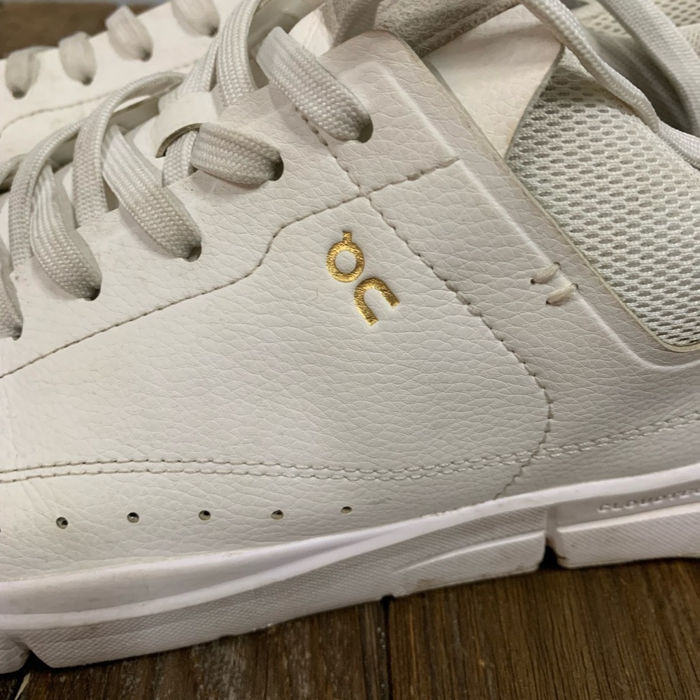 ON Men's White “The Roger” Athlete Shoes